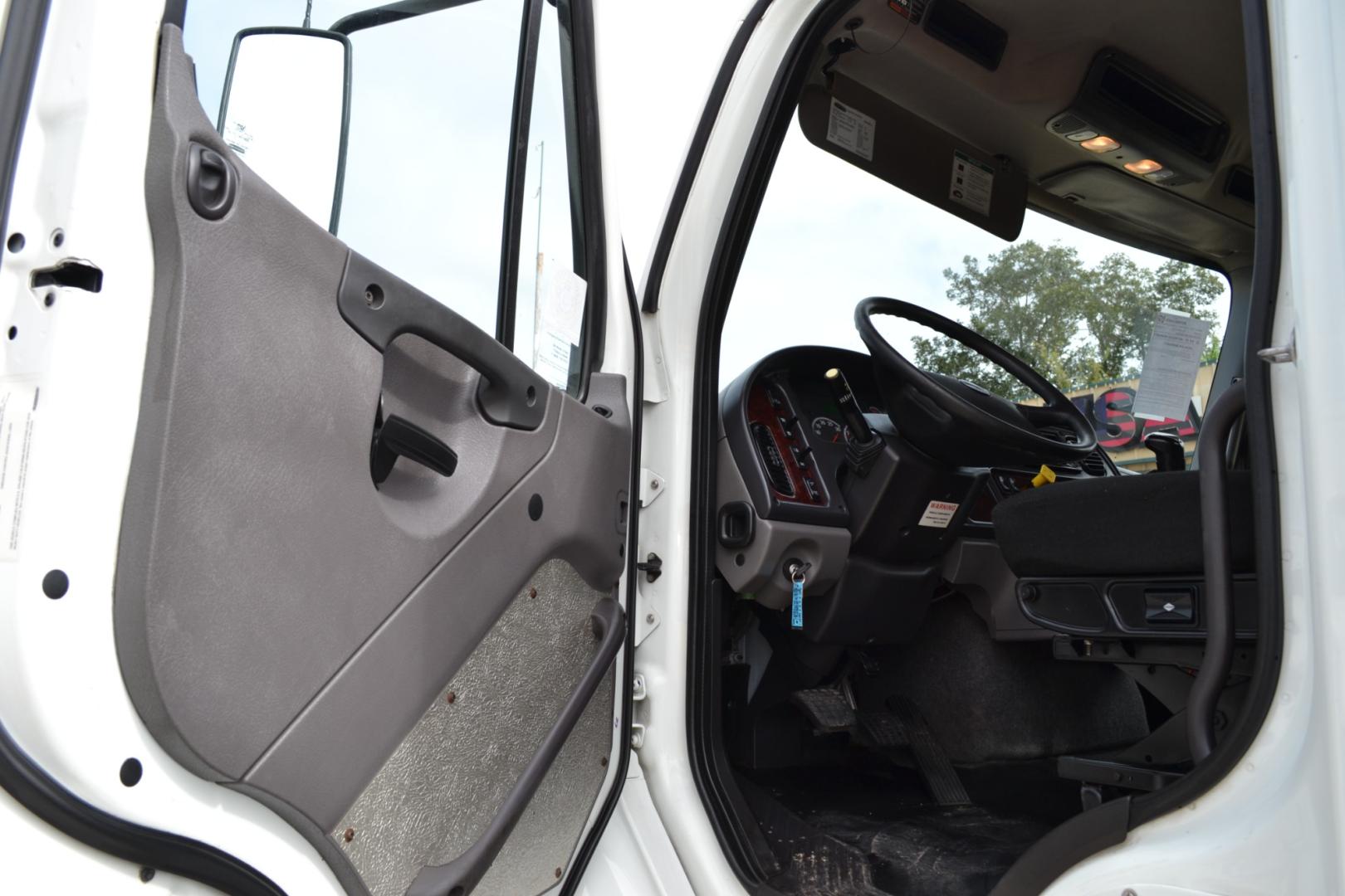 2018 WHITE /BLACK FREIGHTLINER M2-112 with an CUMMINS L9 8.9L 370HP engine, EATON FULLER 10SPD MANUAL transmission, located at 9172 North Fwy, Houston, TX, 77037, (713) 910-6868, 29.887470, -95.411903 - Photo#11